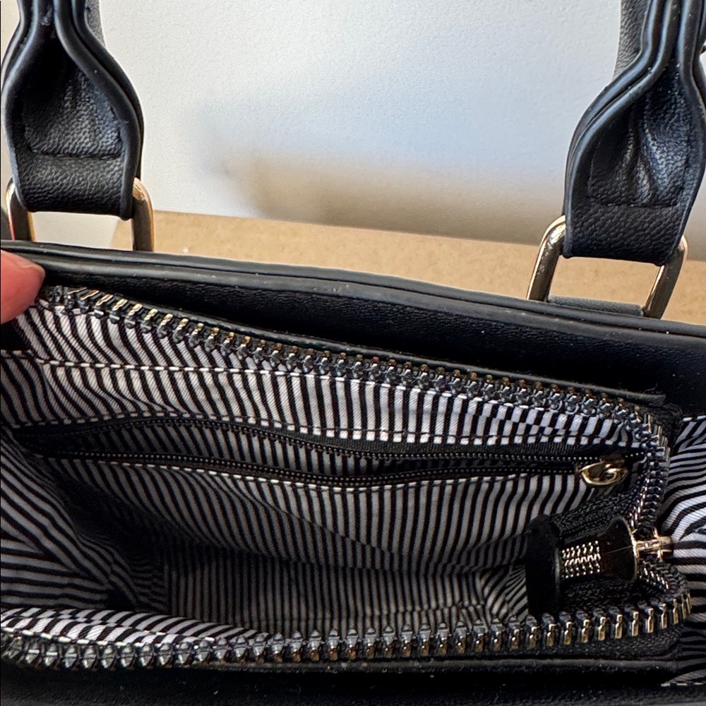 Deluxity Bumble Bee cross body bag - Picture 3 of 5